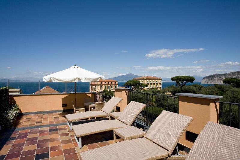 Hotel Palazzo Guardati Соренто Екстериор снимка